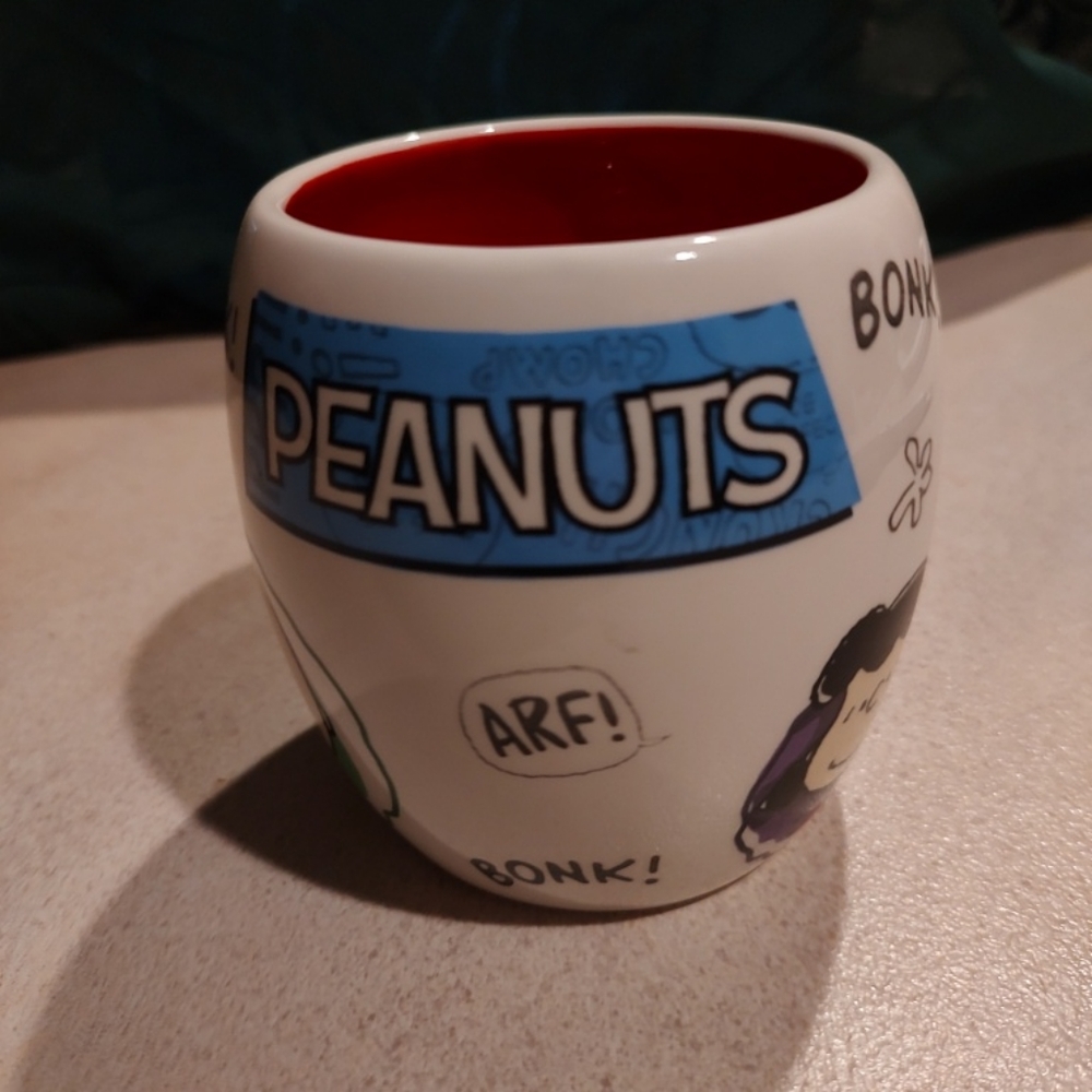 Westland vintage 14 oz. ceramic and porcelain mug featuring the Peanuts Gang